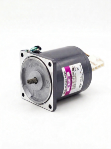 silnik indukcyjny 15W bez puszki przyłączeniowej z kondensatorem 1uF/1500V (230VAC  50Hz 15W 1200obr/min)